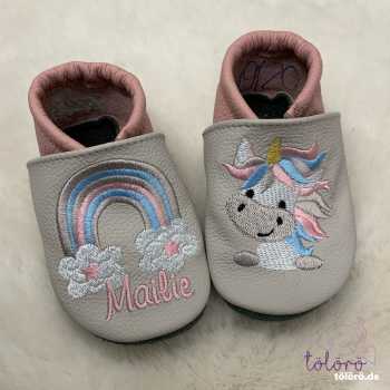 Name mit Regenbogen und Einhorn pastell