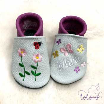 Blümchen und Name mit Schmetterlinge