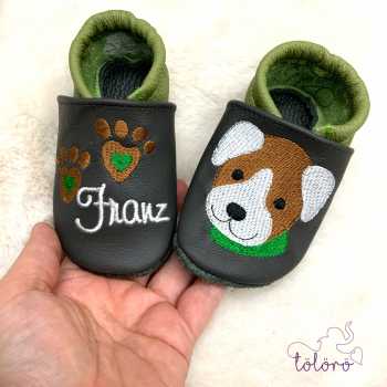 Name mit Pfoten und Hundekopf
