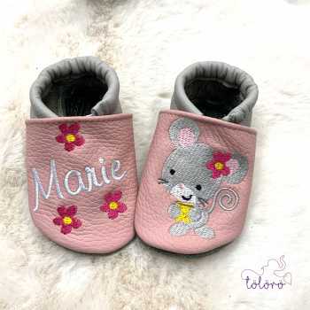 Name mit Blumen und Maus