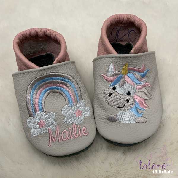 Name mit Regenbogen und Einhorn pastell