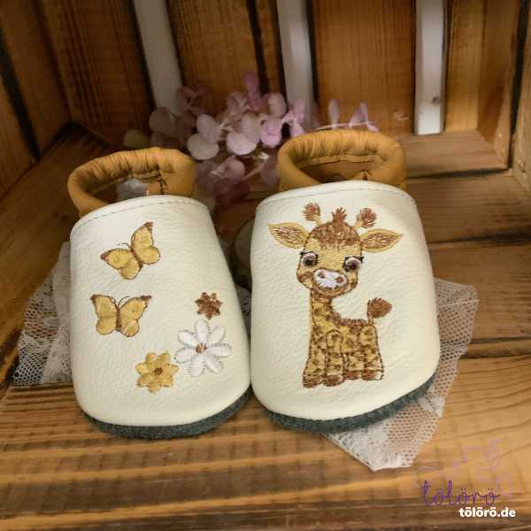 *sofortkauf* Blümchen und Schmetterling Giraffe Gr. 18/19