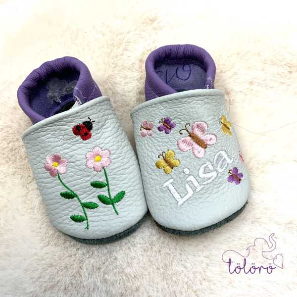 Blümchen und Name mit Schmetterlinge Blümchen und Name mit Schmetterlinge